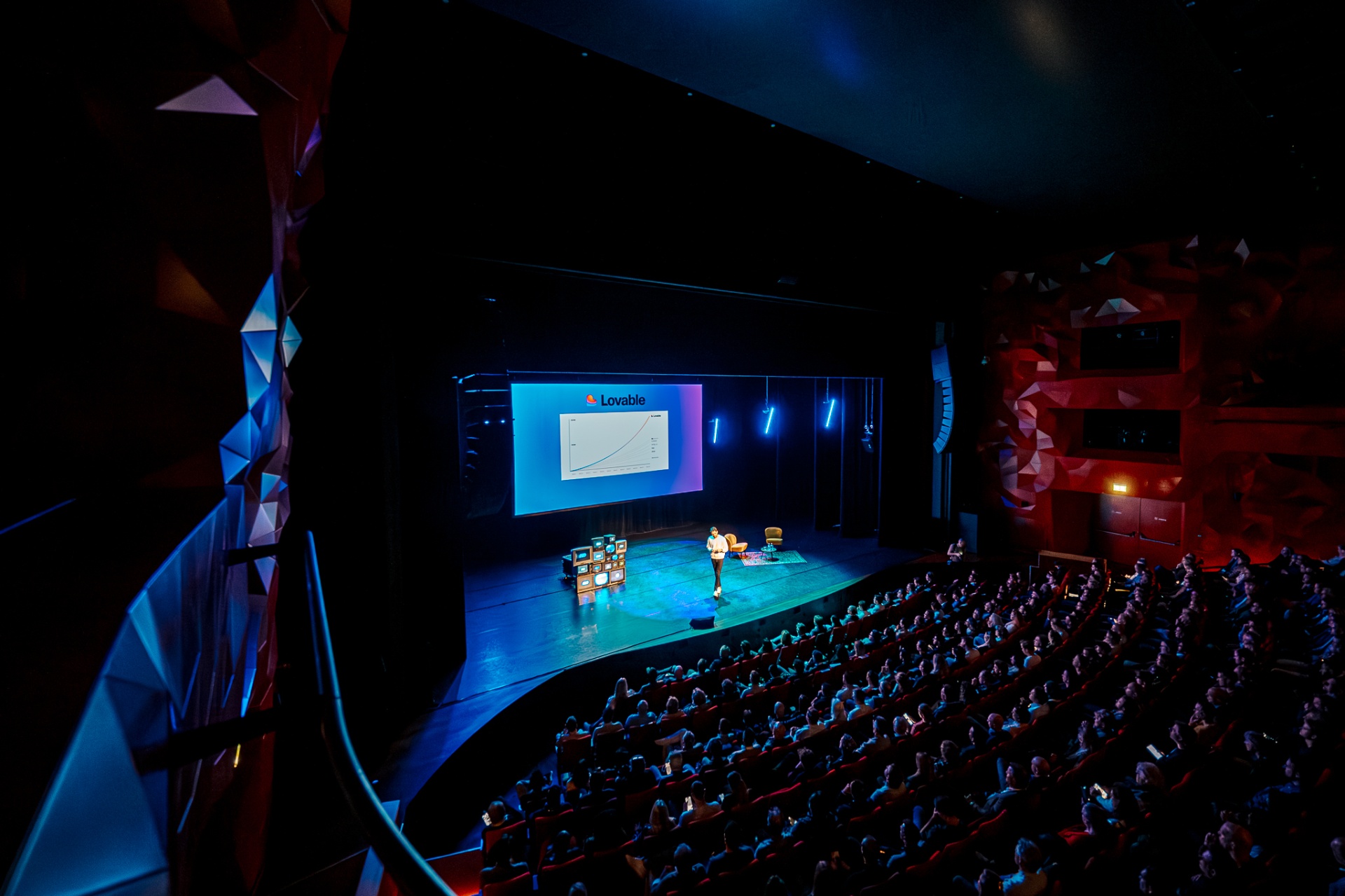 Laurens van Wesep op het podium tijdens een keynote